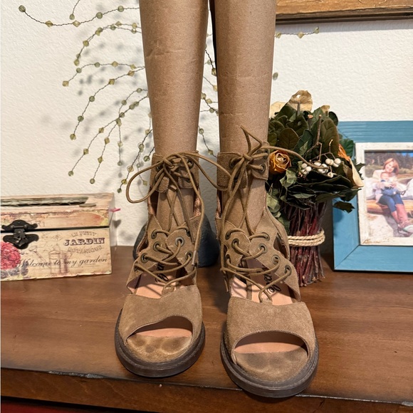 Free People Tan Lace-Up Sandals size 37 - Picture 1 of 9